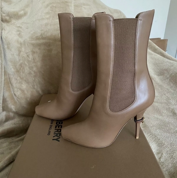 Burberry peeptoe Chelsea boots - Picture 7 of 7